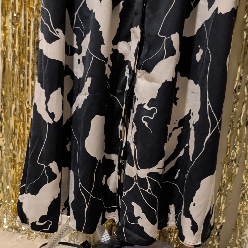 Elegant Black and White Women's Dress - Picture 10 of 15